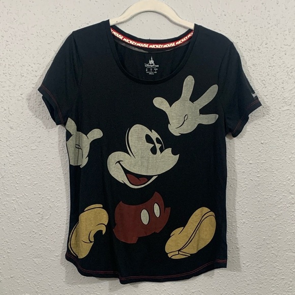 Disney Parks Black Mickey Mouse Screen Print Round Hem  T-shirt size M - Picture 1 of 10
